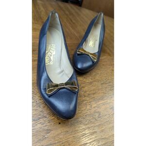 Salvatore Ferragamo Blue Leather Italian Low Pumps Size 8 DQ 1097601241 Gold Bow